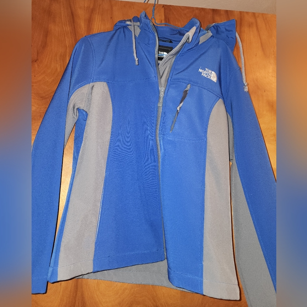 Womens SMALL: The North Face weather jacket